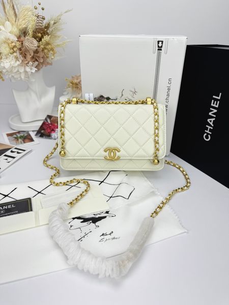 Сумка Chanel Perfect Fit Wallet On Chain in Cream Quilted Leather with Gold Hardware 0307 фото