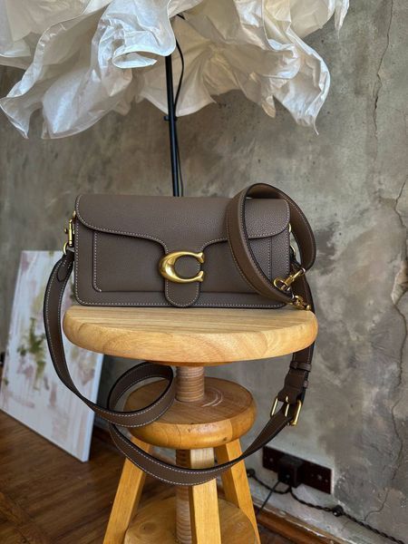 Сумка Coach Tabby Shoulder Bag 26 in Polished Pebbled Leather Dark Stone/Brass Hardware 0534 фото