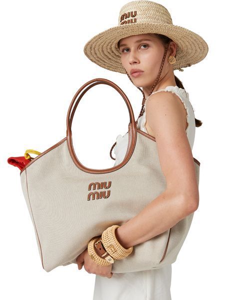 Сумка Miu Miu Ivy Canvas and Leather Large Tote Bag in Beige/Brandy 239 фото
