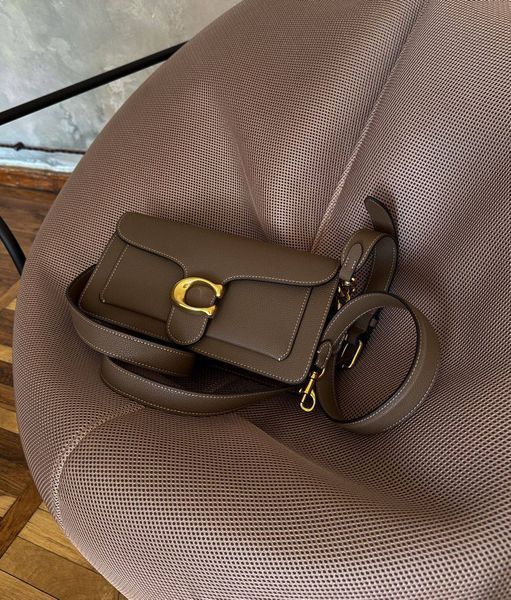 Сумка Coach Tabby Shoulder Bag 26 in Polished Pebbled Leather Dark Stone/Brass Hardware 0534 фото
