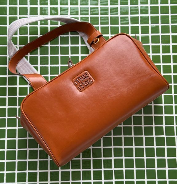 Сумка Miu Miu Leather Zipped Top-Handle Bag in Cognac 599 фото