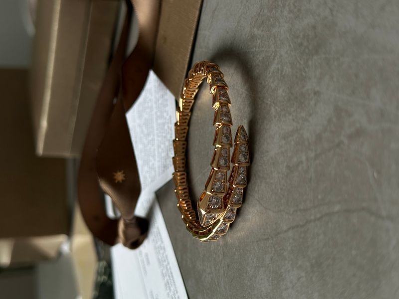 Браслет Bvlgari Serpenti Viper Full Pav&eacute; Diamond Bracelet 18K Yellow Gold JW0309 фото