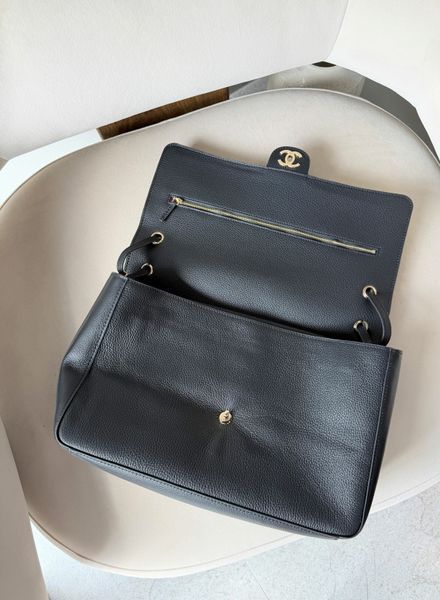 Сумка Chanel Maxi "Souplissimo" Large Flap Bag in Black Grained Leather with Gold Tone Hardware Premium Quality 649 фото