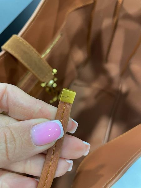 Сумка Saint Laurent Le 5 &Agrave; 7 Bea Suede Tote Bag Golden Leaf 261025 фото